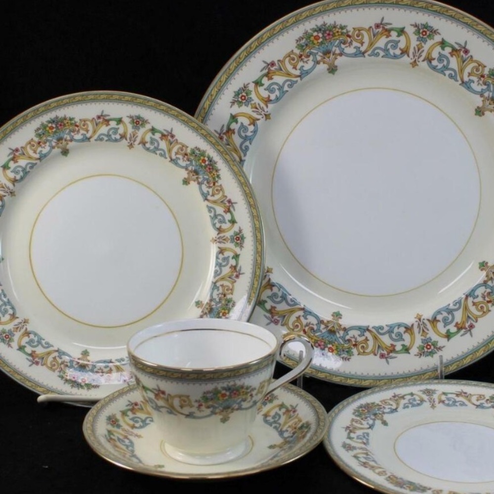 Henley by Aynsley gold rimmed salad plates, set of four - Picture 2 of 6